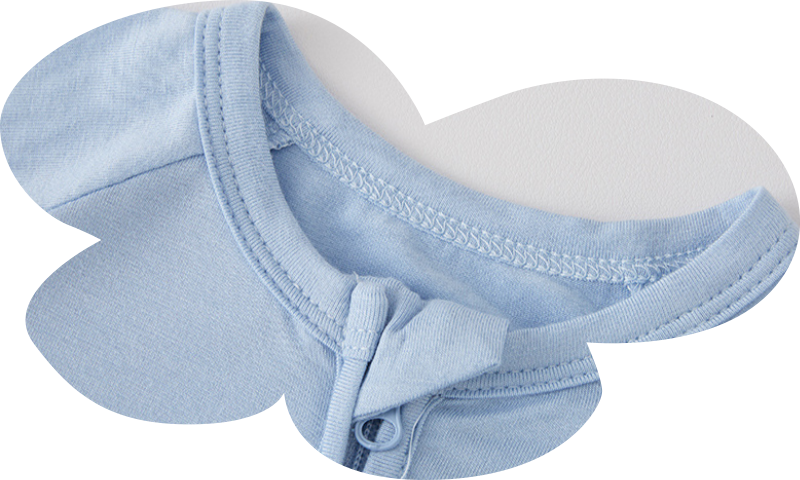 2.Comfortable Crew Neck with Protective Zipper